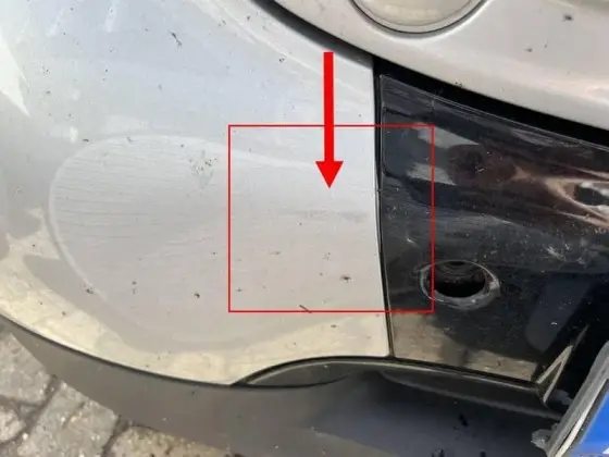 Nahaufnahme des dokumentierten Schadens am Smart fortwo coupé