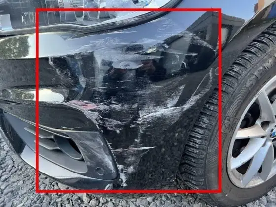 Nahaufnahme des dokumentierten Schadens am BMW 220i Active Tourer