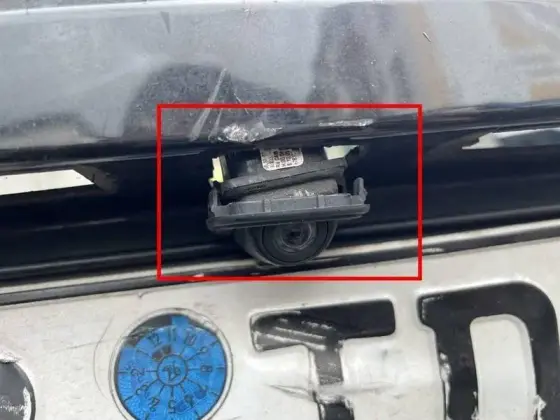 Nahaufnahme des dokumentierten Schadens am BMW 120d Advantage